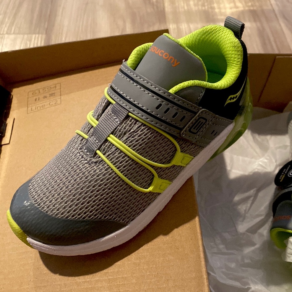 New Flash Glow 2.0 Jr gray and lime shoes size 9.5